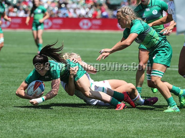 2018RugbySevensFri-13.JPG - Amee Leigh Murphy Crowe of Ireland runs against England in the women's first round of the 2018 Rugby World Cup Sevens, July 20-22, 2018, held at AT&T Park, San Francisco, CA. Ireland defeated England 19-14.